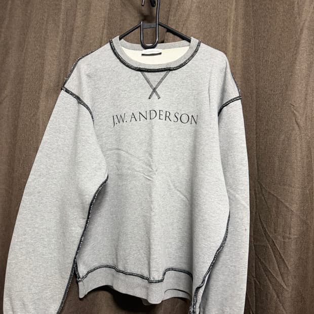 JW앤더슨 맨투맨