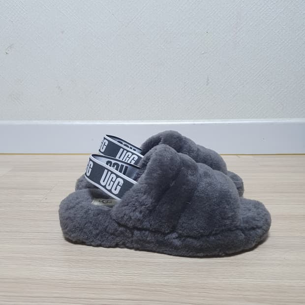 어그 플러프 슬리퍼 245