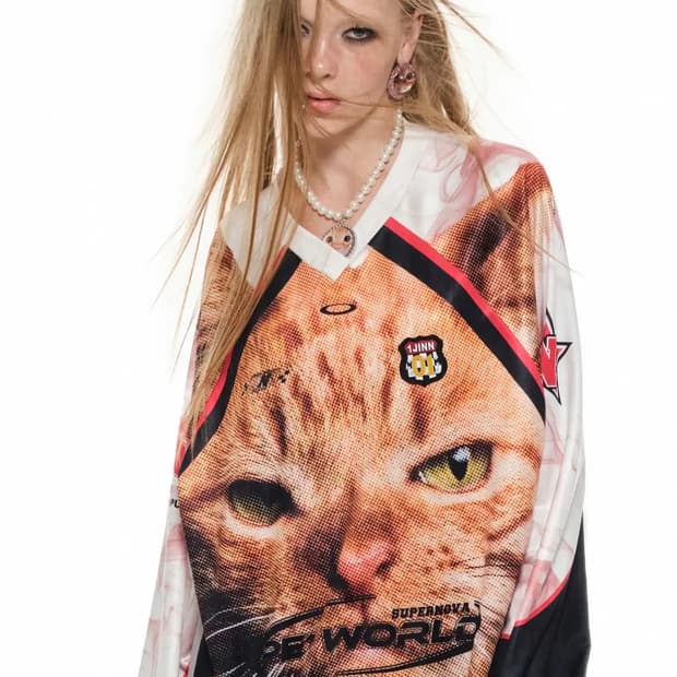 1jinn studio 원진 스튜디오 고양이 새틴 브이넥 탑