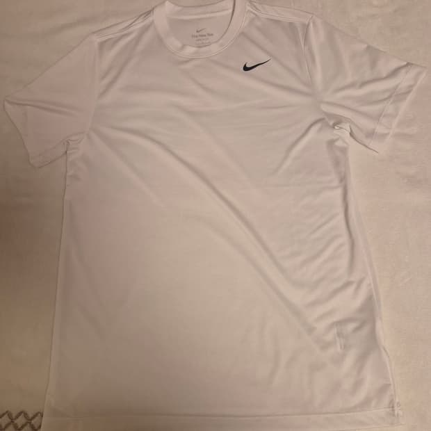나이키 드라이핏 반팔티 화이트 L