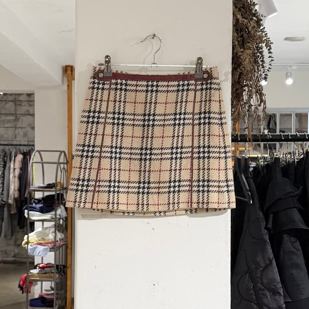 버버리 블루라벨 베이지 노바체크 미니스커트