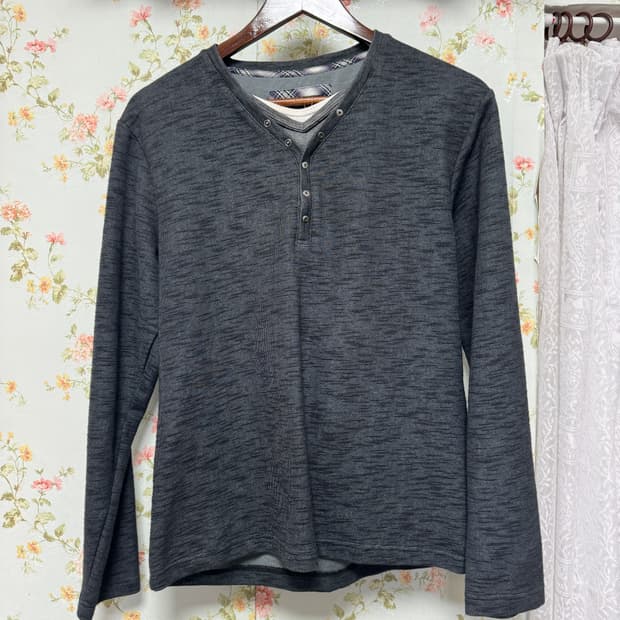 챠콜 레이어드 헨리넥 슬리브