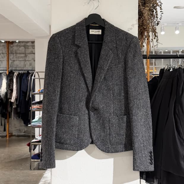 생로랑 차콜 헤링본 투 포켓 울 블레이저