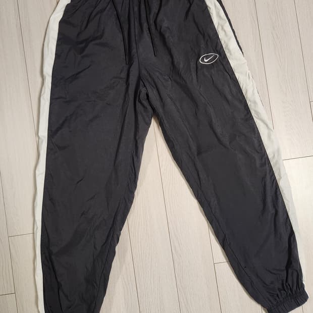 나이키 우먼스 우븐 트레이닝 조거팬츠 사이즈s

여러 중고사이트에도 같이