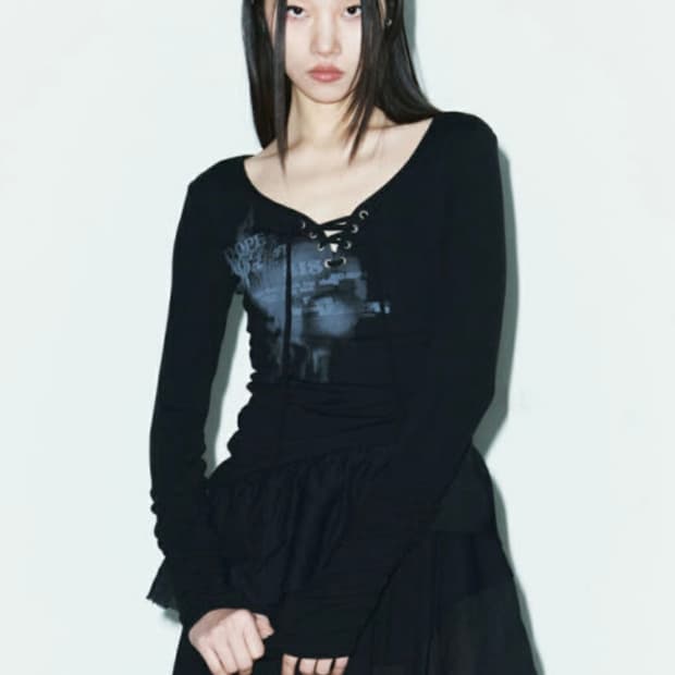 오디너리 홀리데이 언발란스 플레어 미니 원피스 블랙