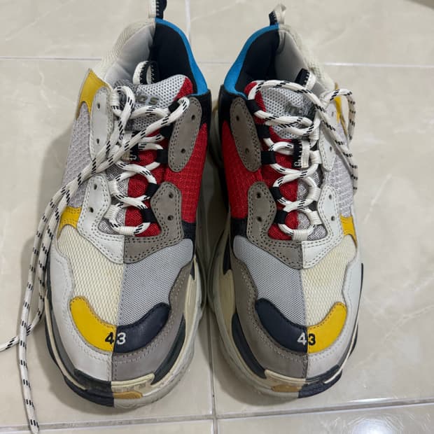 발렌시아가 트리플s 아수라