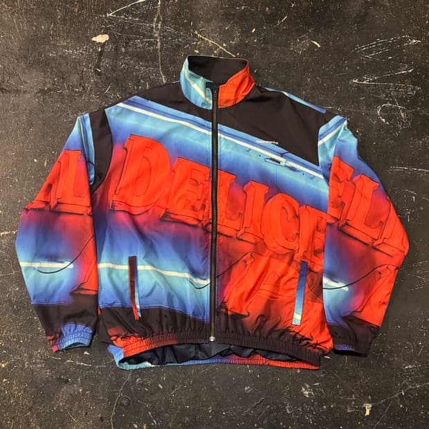 스디이즈네버뎃 델타 자켓