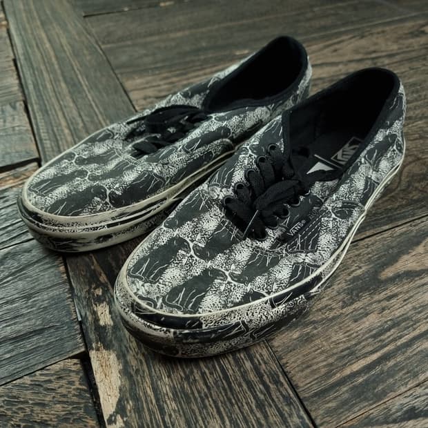 [반스 X 오프닝세레모니] 멀티 패턴 에센틱 스니커즈 M19737