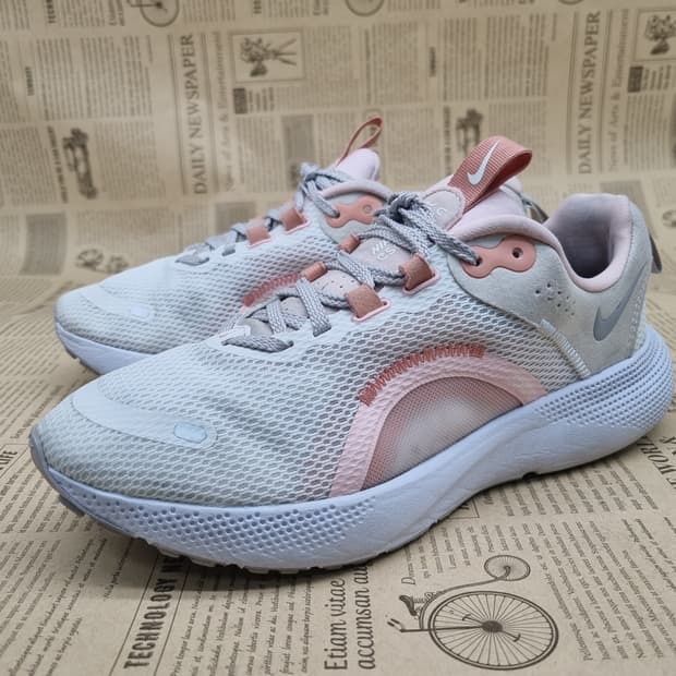 나이키 리액트 이스케이프런 여성운동화240 