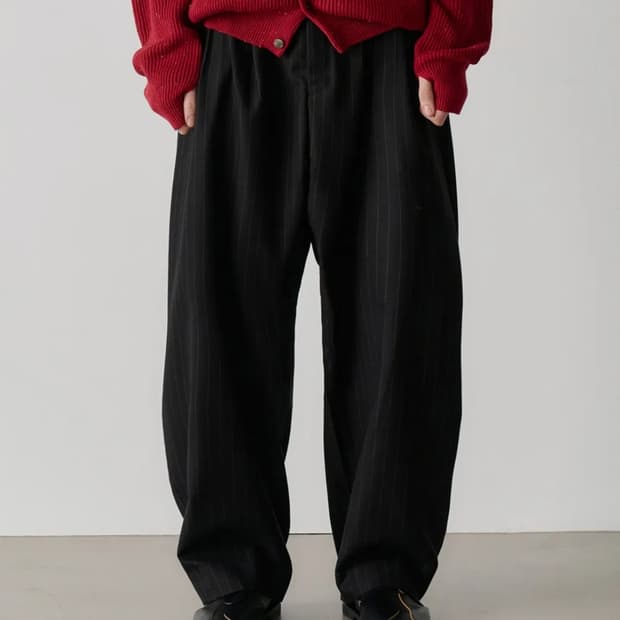 노운 와이드 테이퍼드 팬츠 스트라이프 블랙