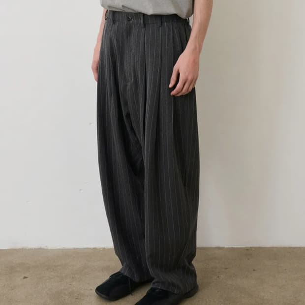 노운 wide tapered pants (stripe charcoal)