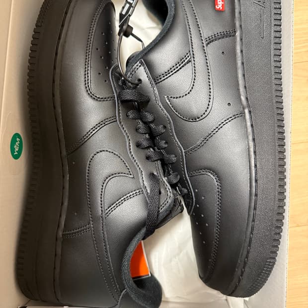 슈프림 에어포스 1 로우 블랙 290 새상품