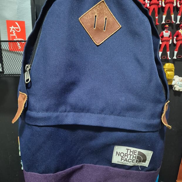 The North Face 네이비 퍼플 배색 백팩