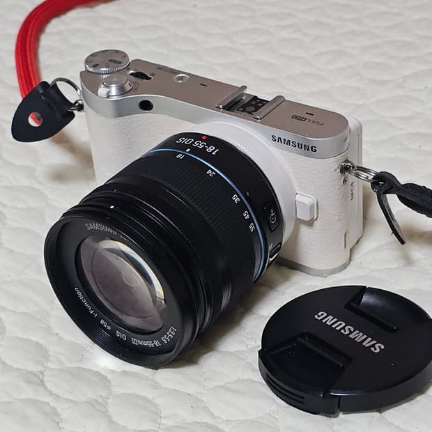 삼성 NX300M 미러리스 카메라
