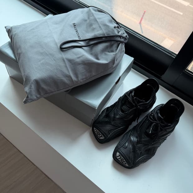 발렌시아가 타이렉스 블랙