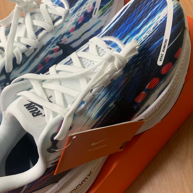 나이키 보메로 18 SE 멀티컬러 화이트