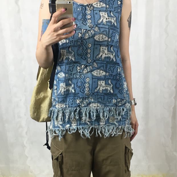 JPN cat&fish graphic sleeveless top
