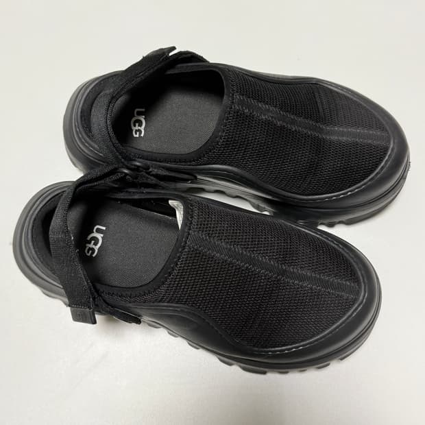 어그 피크모드 메쉬 샌들 240