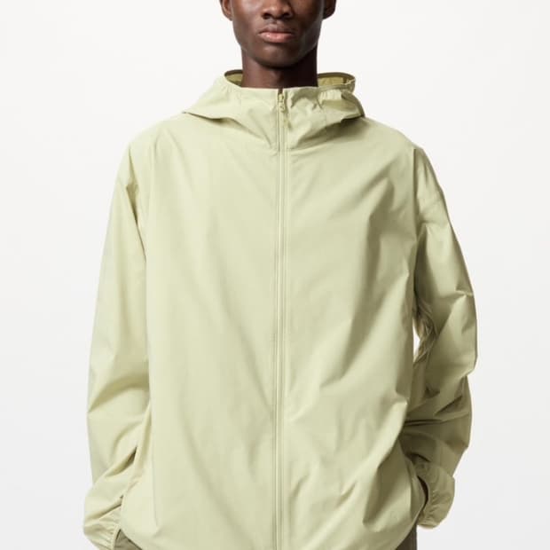 유니클로 포켓터블 uv 바람막이 라이트 그린 M