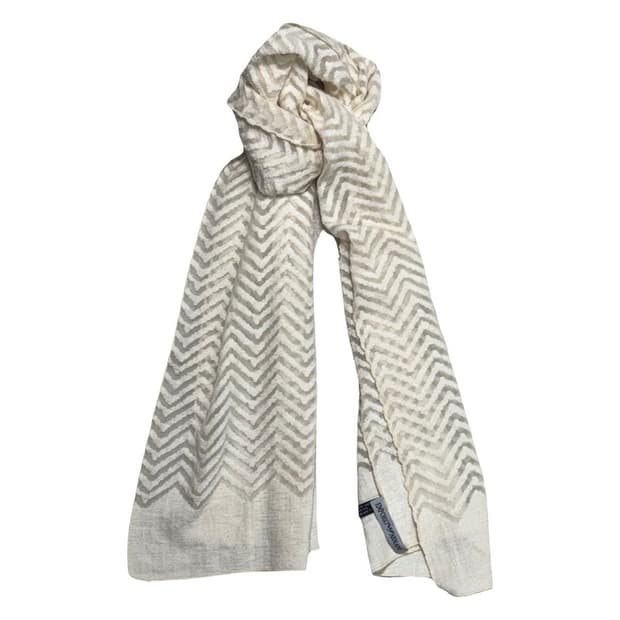 EMPORIO ARMANI 세브런 패턴 실크 스카프 아이보리