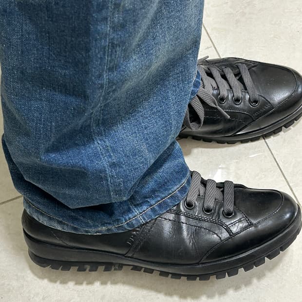 프라다 스포츠 가죽 트래킹화