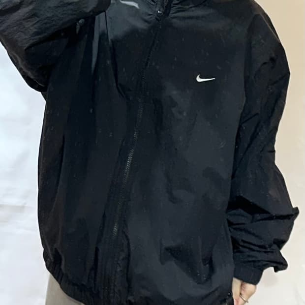 나이키 솔로 스우시 블랙 바람막이