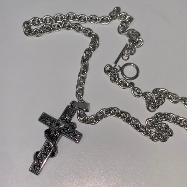 십자가 뱀 목걸이