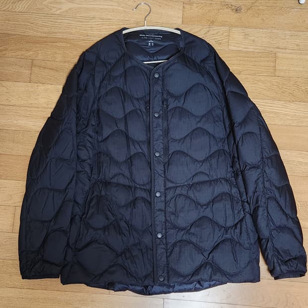 유니클로 x 화이트마운티니어링 경량 패딩 XL