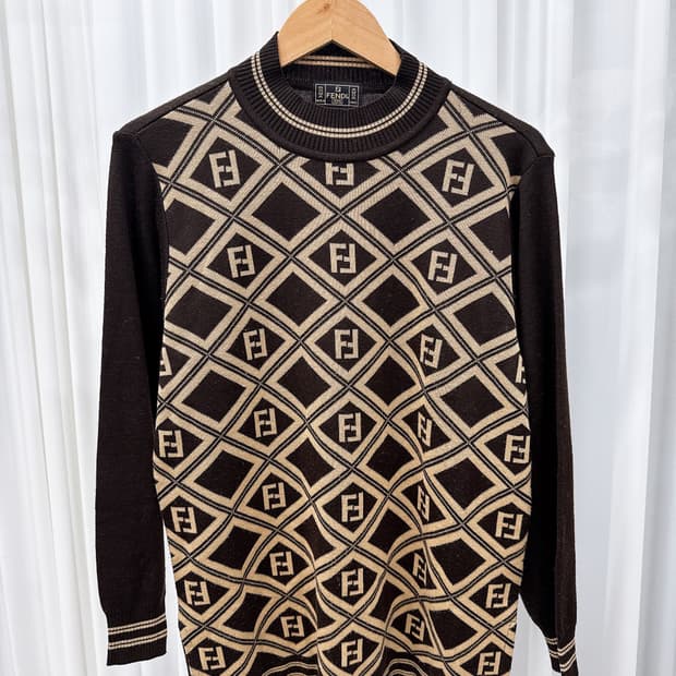 펜디 주카패턴 니트