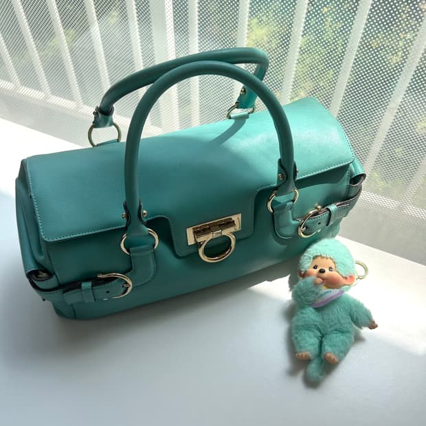 몬치치포함🍀)) 페라가모 간치니 민트 레더 토트백