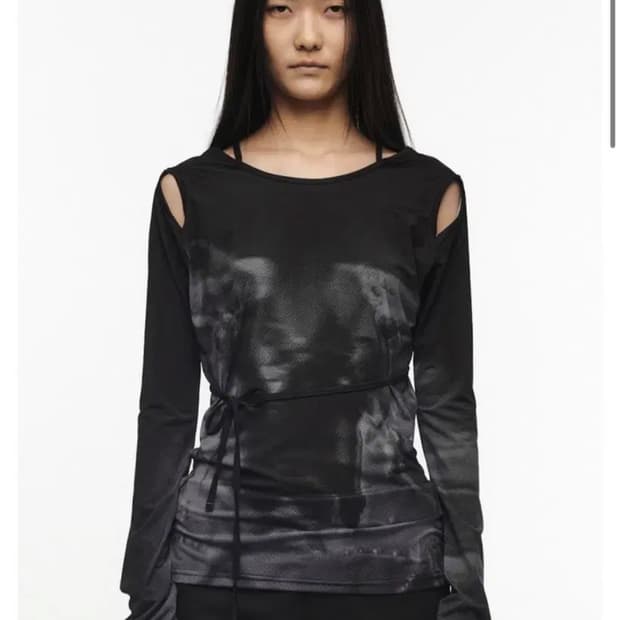 Nache cut out slim fit long sleeve 블랙