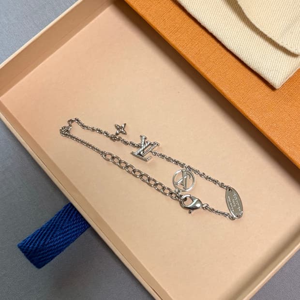 [풀구성]루이비통 아이코닉 Lv 팔찌 실버