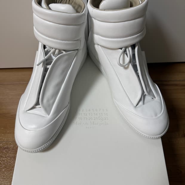 마르지엘라 퓨처 화이트42