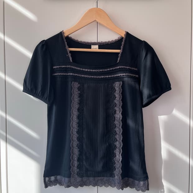 Axes femme 블랙 레이스 스퀘어넥 반팔 블라우스