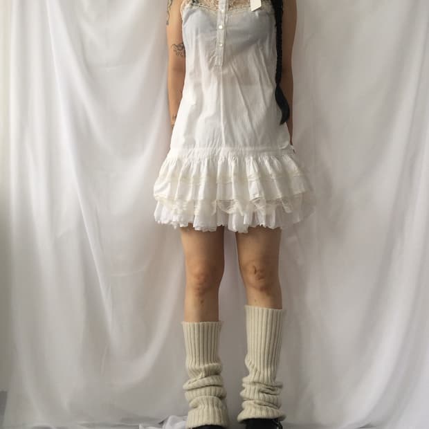Lace trimming sleeveless onepiece