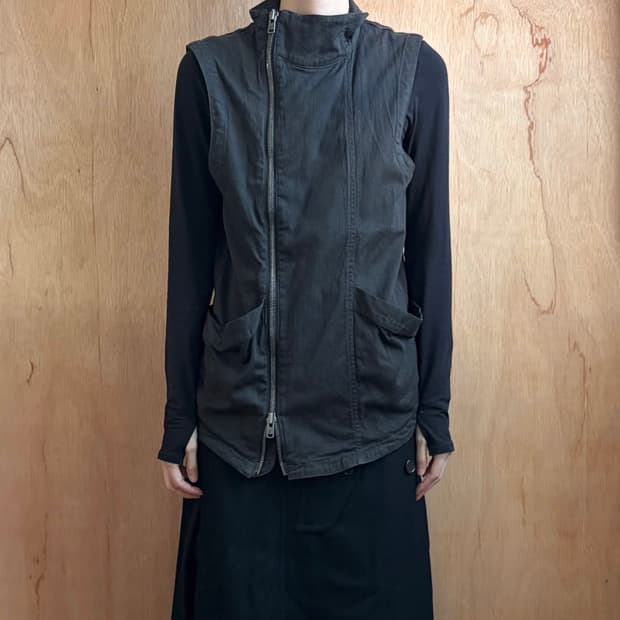 립반윙클 비대칭 지퍼 베스트