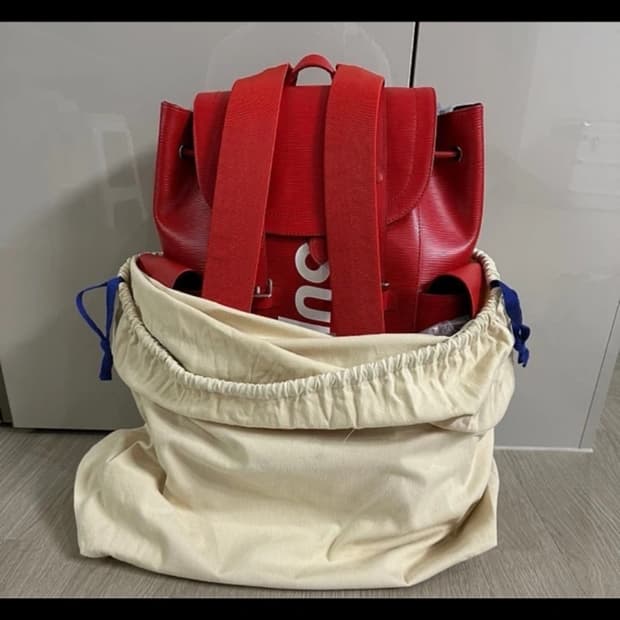 루이비통 슈프림 크리스토퍼 PM백팩레드 새상품