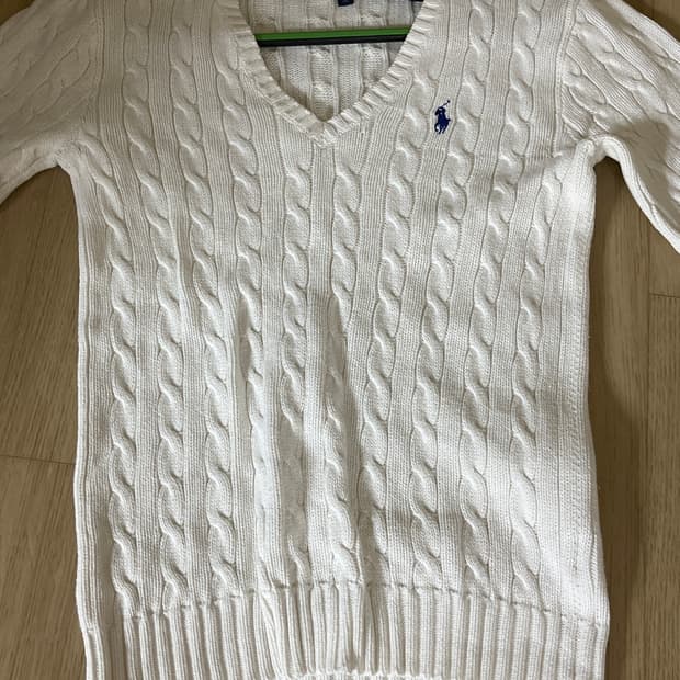 폴로 브이넥 니트