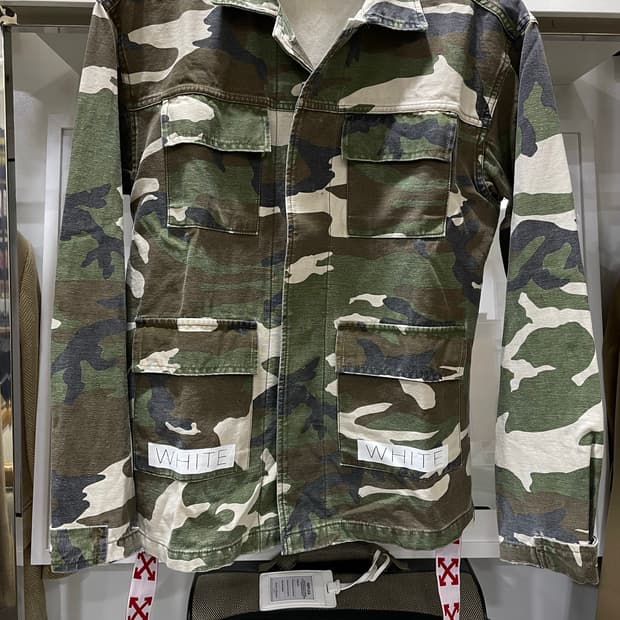Off white/캐모 자켓(S)