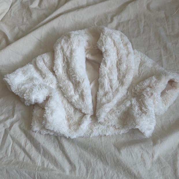 로걀 러블리 히메갸루 퓨어 핑크베이지 퍼 크롭 볼레로