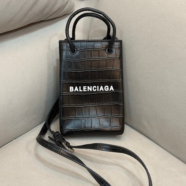 발렌시아가 크로커다일 숄더 폰홀더백