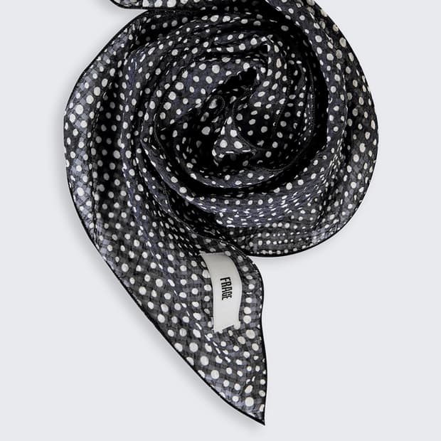 프라게 도트맨 스카프 - 블랙 