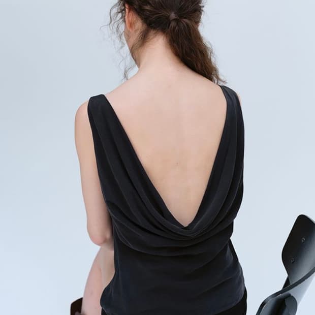 back drape sleeveless blouse (black m)