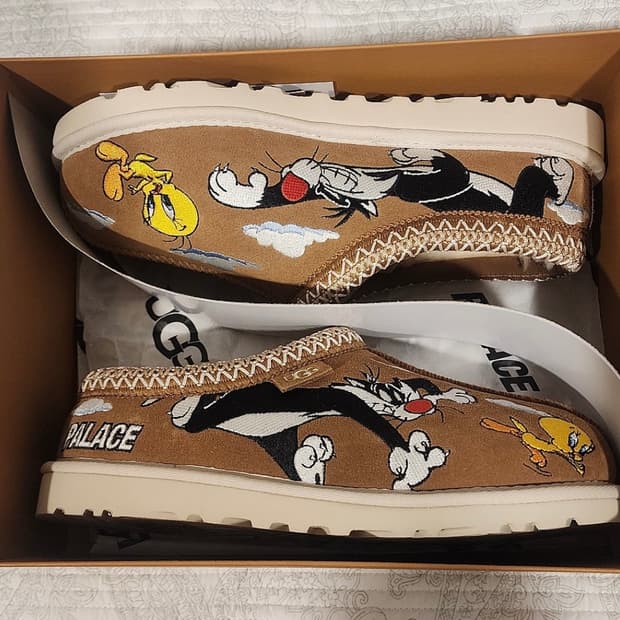 어그 x 팔라스 x 루니 툰 타스만 슬리퍼 체스트넛