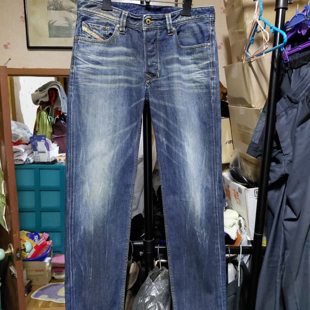 [디젤]라키(LARKEE-T)803M 레귤러테이퍼드핏 데님 청바지 31