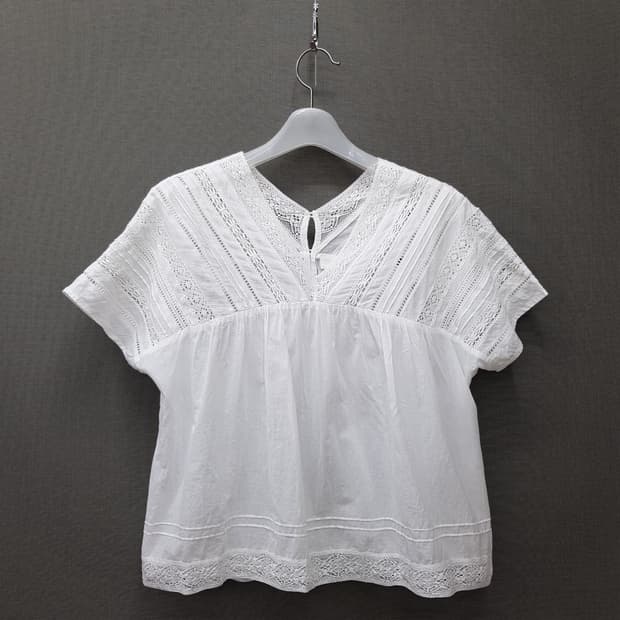 아떼바네사브루노  레이스 면 블라우스 36사이즈