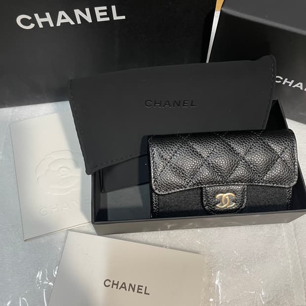 샤넬 클래식 카드지갑 캐비어 블랙 새상품