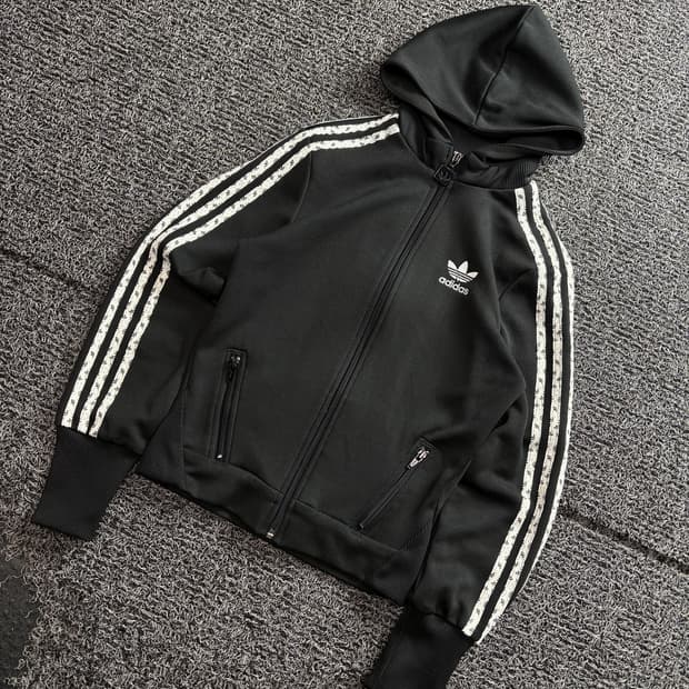 아디다스 트레포일 블랙 크롭 후디 집업 4202