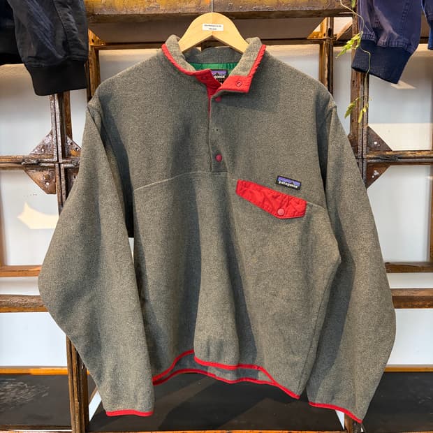 00s Patagonia snap t