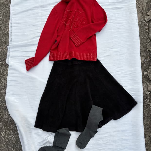 ✨Vintage Ruby Embroidered Turtleneck Kni